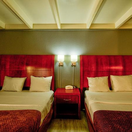 Clearwater Hotel Extérieur photo