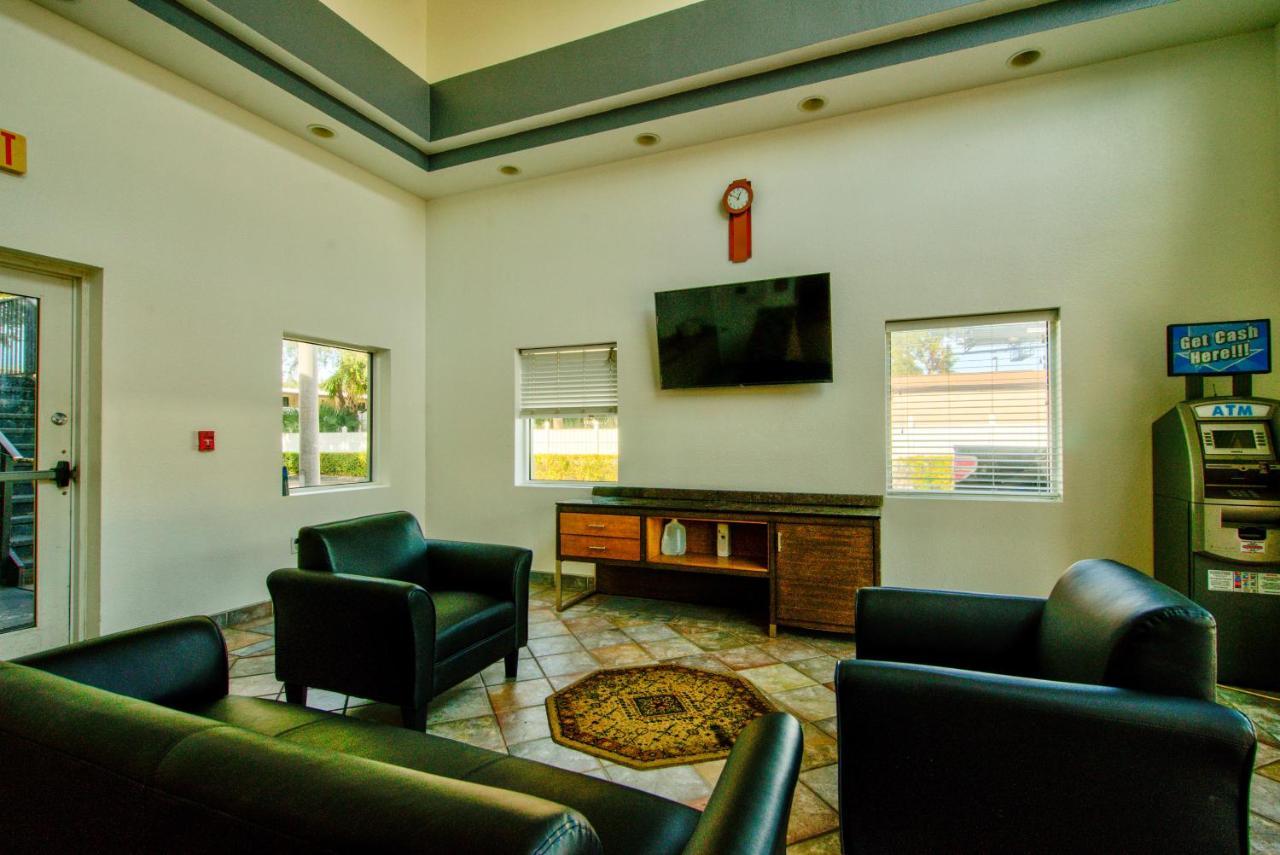 Clearwater Hotel Extérieur photo