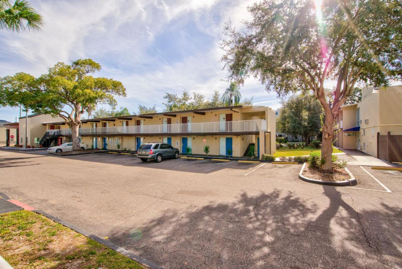 Clearwater Hotel Extérieur photo