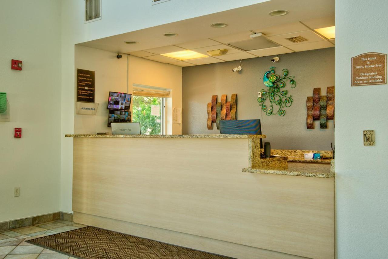 Clearwater Hotel Extérieur photo